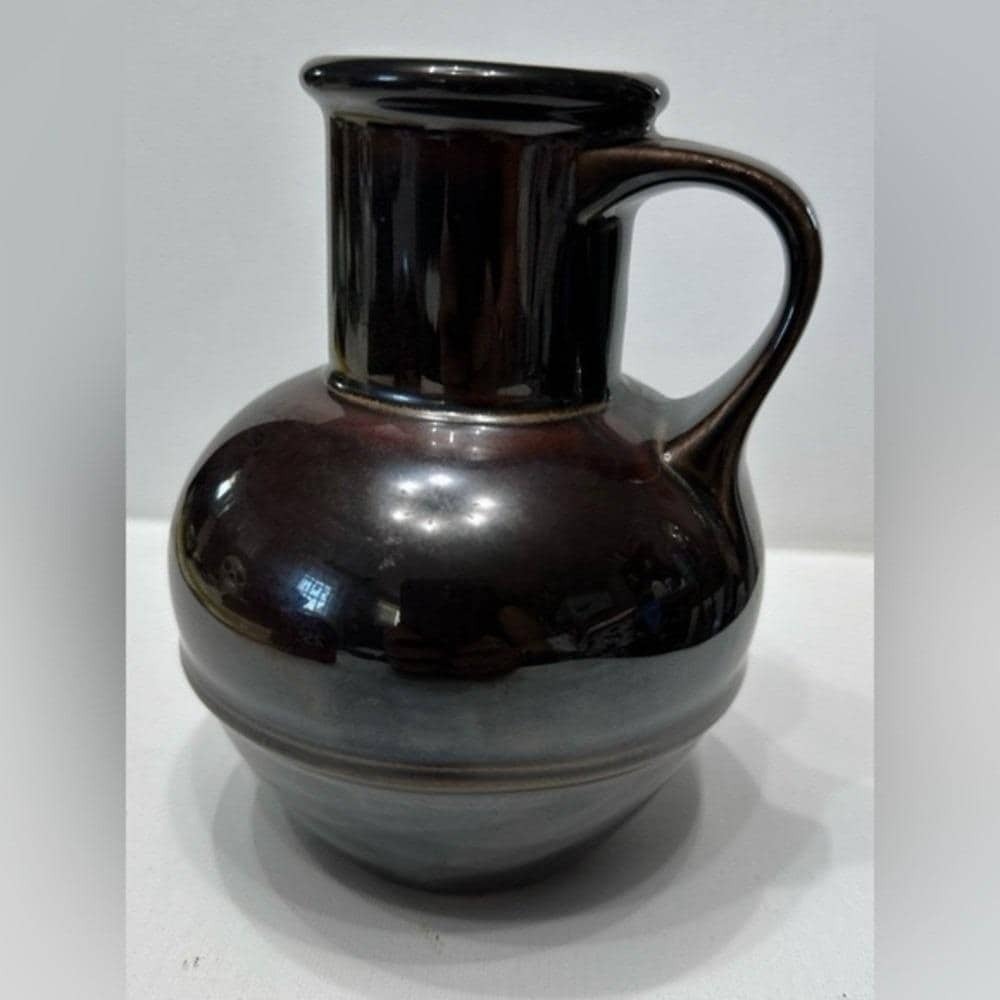Vintage Hull vase‎ #1611 made in USA